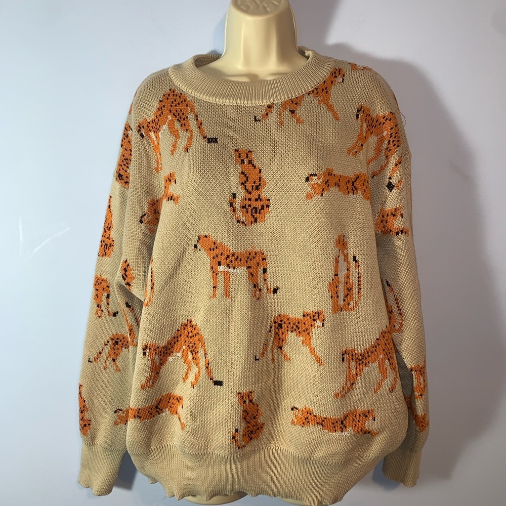 White birch cheetah leopard Animal novelty Print Beige crew Sweater small - Picture 2 of 5